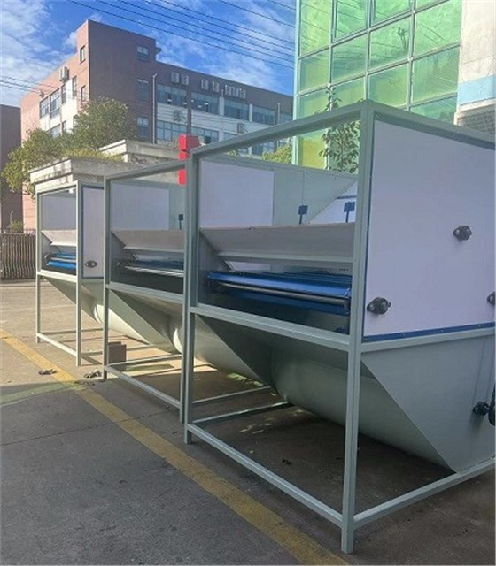 冬季送溫暖，艾思捷蝸輪減速機(jī)為羽絨服充絨機(jī)上提供動(dòng)力支持 (2).jpg