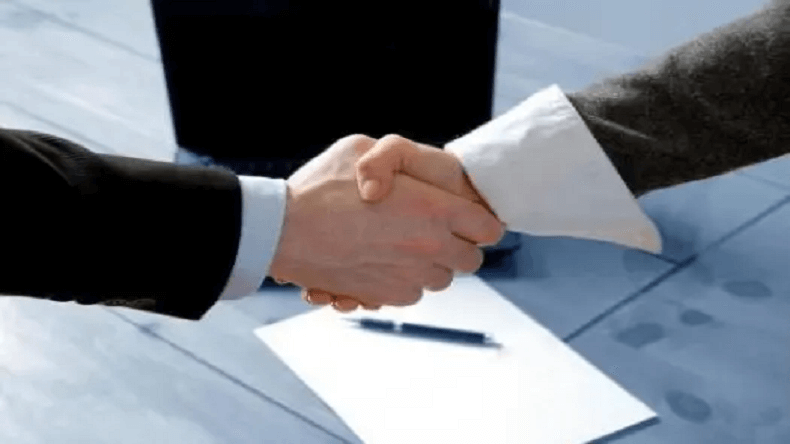 五月，上海艾思捷與青島某工業(yè)設(shè)備企業(yè)簽訂開發(fā)設(shè)計(jì)協(xié)議